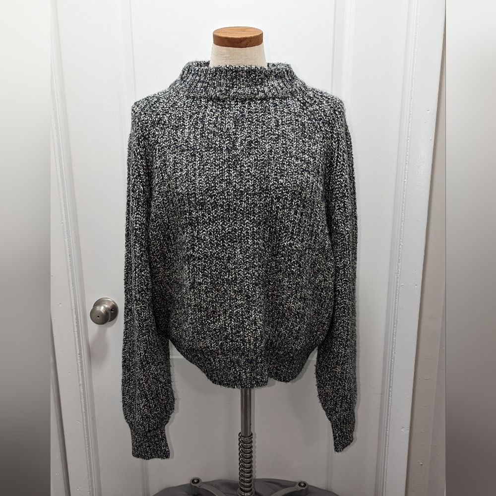 Universal Thread black & white long sleeved sweater